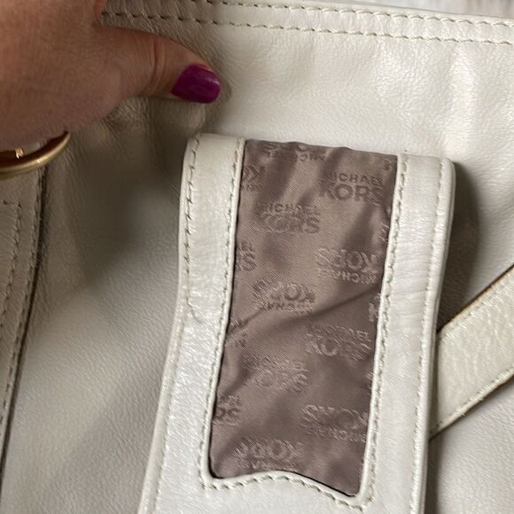 MICHAEL KORS LEATHER SHOULDER BAG - Picture 12 of 13